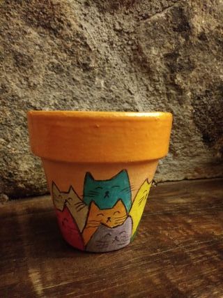 Macetas de terracota pintadas a mano