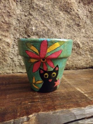 Macetas de terracota pintadas a mano