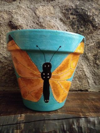 Macetas de terracota pintadas a mano