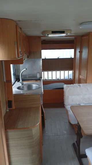 Se vende caravana de matricula roja papales al día