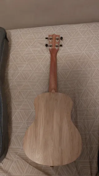 Ukelele Tenor Bones con funda