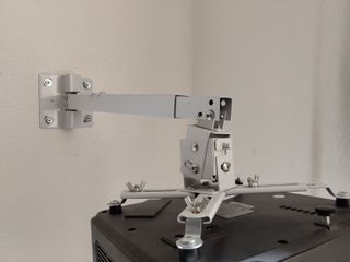 Brazo ajustable para proyector – soporte metálico