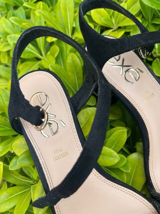 Sandálias pretas Exé