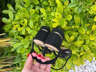 Sandálias pretas Exé