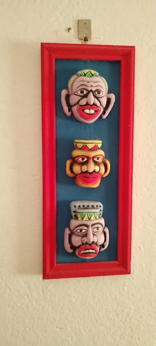 Cuadro 3 Caras Terracota Marco Rojo