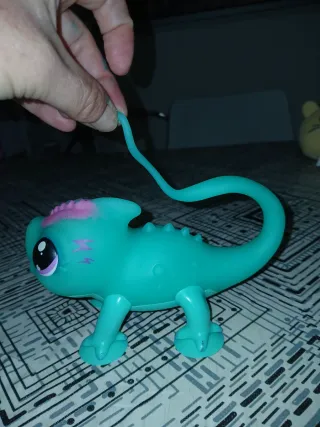 Mascota camaleón infantil con ventosas