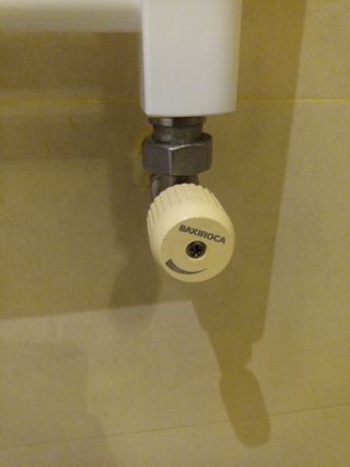 Radiador Toallero / Portatoallas blanco para baño