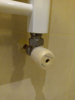 Radiador Toallero / Portatoallas blanco para baño