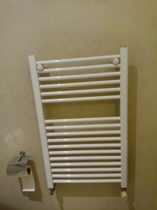 Radiador Toallero / Portatoallas blanco para baño