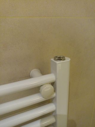 Radiador Toallero / Portatoallas blanco para baño