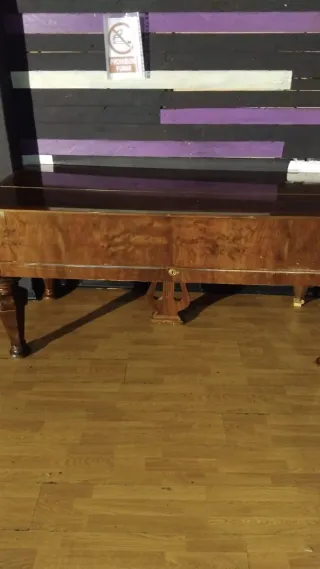 Piano antiguo With Blöls