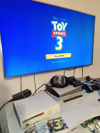 Xbox 360 White + Giochi toy story3 Moto - Snoopy