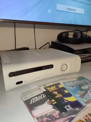 Xbox 360 White + Giochi toy story3 Moto - Snoopy