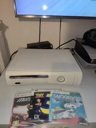 Xbox 360 White + Giochi toy story3 Moto - Snoopy