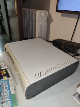 Xbox 360 White + Giochi toy story3 Moto - Snoopy