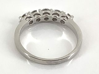 anillo oro 18k con piedra con diamante de laboratorio