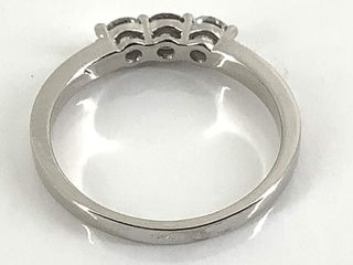 anillo oro 18k con piedra con diamante de laboratorio