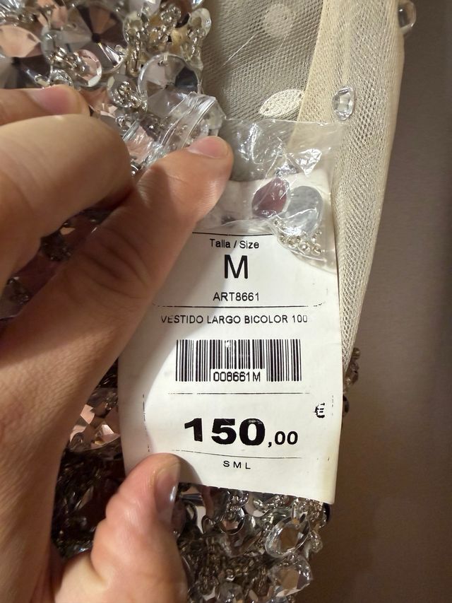 Vestido largo negro con pedrería