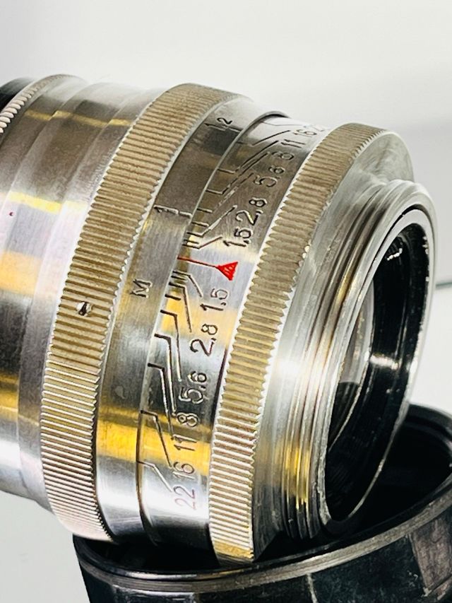 Lente Jupiter-3 50mm f/1.5. Montagem Leica M39