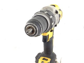 taladro a bateria dewalt dcd996