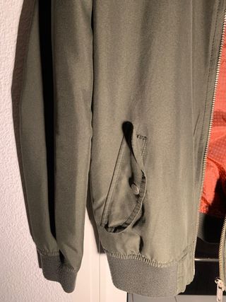 Chaqueta Bomber Verde Bershka Talla S