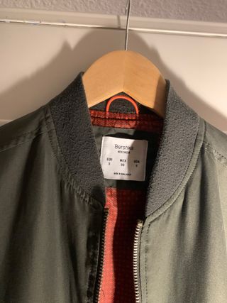 Chaqueta Bomber Verde Bershka Talla S