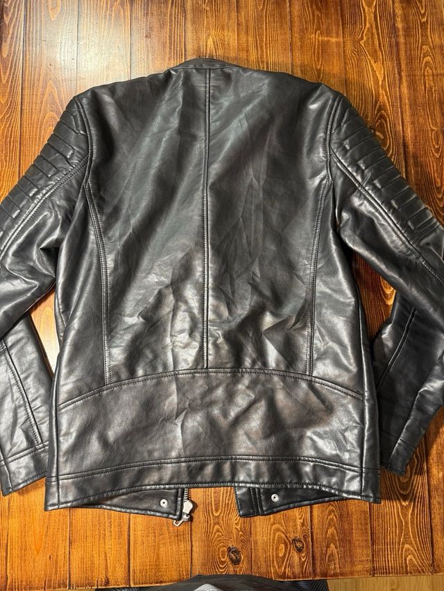 Chaqueta de cuero Zara negra