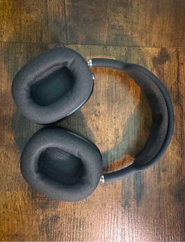 Apple AirPods Max Space Gray