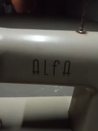 Máquina de coser Alfa