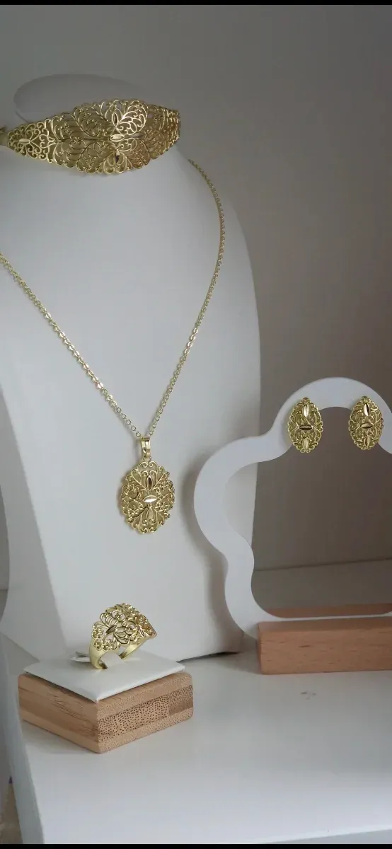 Conjunto de Joyas Doradas Filigrana