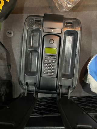 BMW Serie 7 2001 repozabrazo con telefono siemens