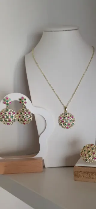 Conjunto de Joyas dodradas con Piedras Multicolor