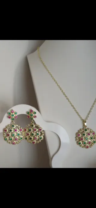 Conjunto de Joyas dodradas con Piedras Multicolor