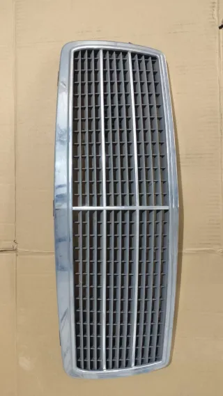 Parrilla Mercedes Cromada