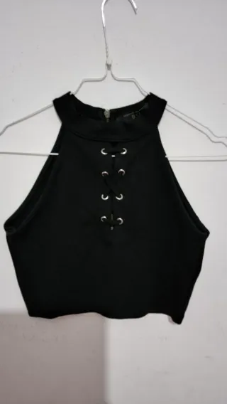 Blusa negra con cordones