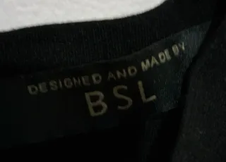 Blusa negra con cordones