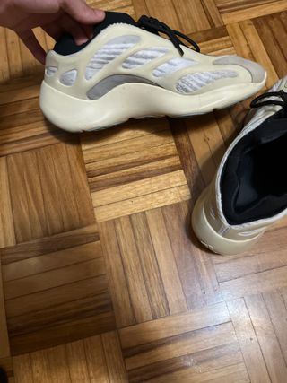 Adidas Yeezy Boost 700 Beige/Blanco