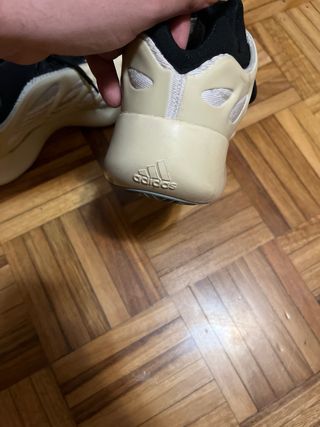 Adidas Yeezy Boost 700 Beige/Blanco