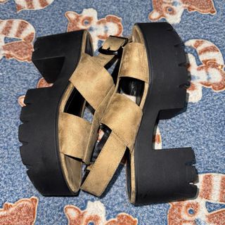 Sandalias de Plataforma Bershka beige/caqui
