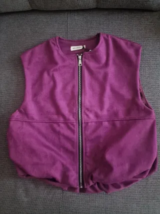 Chaleco buganvilla antelina abullonado