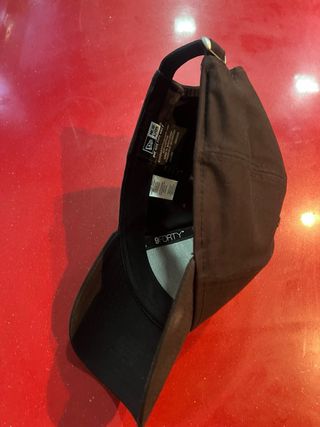 Gorra New Era Negra y Roja