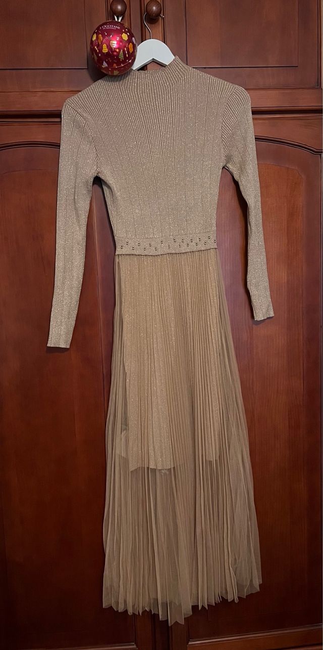 Vestido dorado de tul y brillo