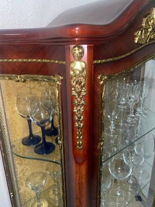 Vitrina Luis XVII Madera y Cristal