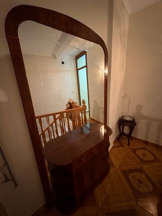 Aparador de entrada con espejo