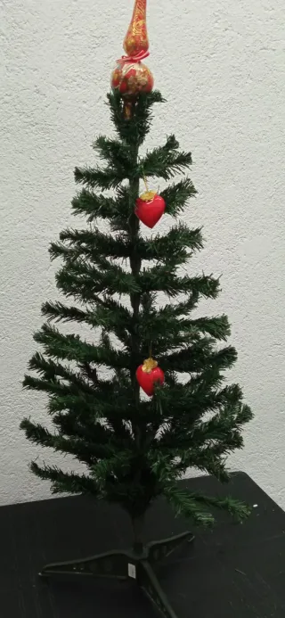 Árbol de Navidad con adornos