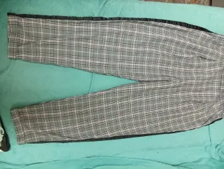 Pantalón cuadros tobillero Stradivarius Talla M