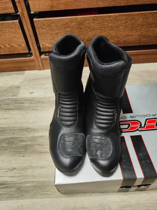 Mono 2 piezas Garibaldi Talla M + Botas 43