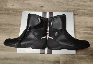 Mono 2 piezas Garibaldi Talla M + Botas 43