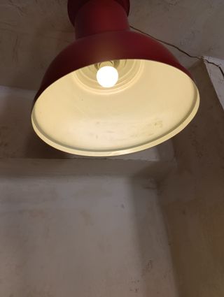 Lámpara colgante industrial metálica roja