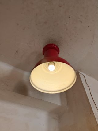 Lámpara colgante industrial metálica roja